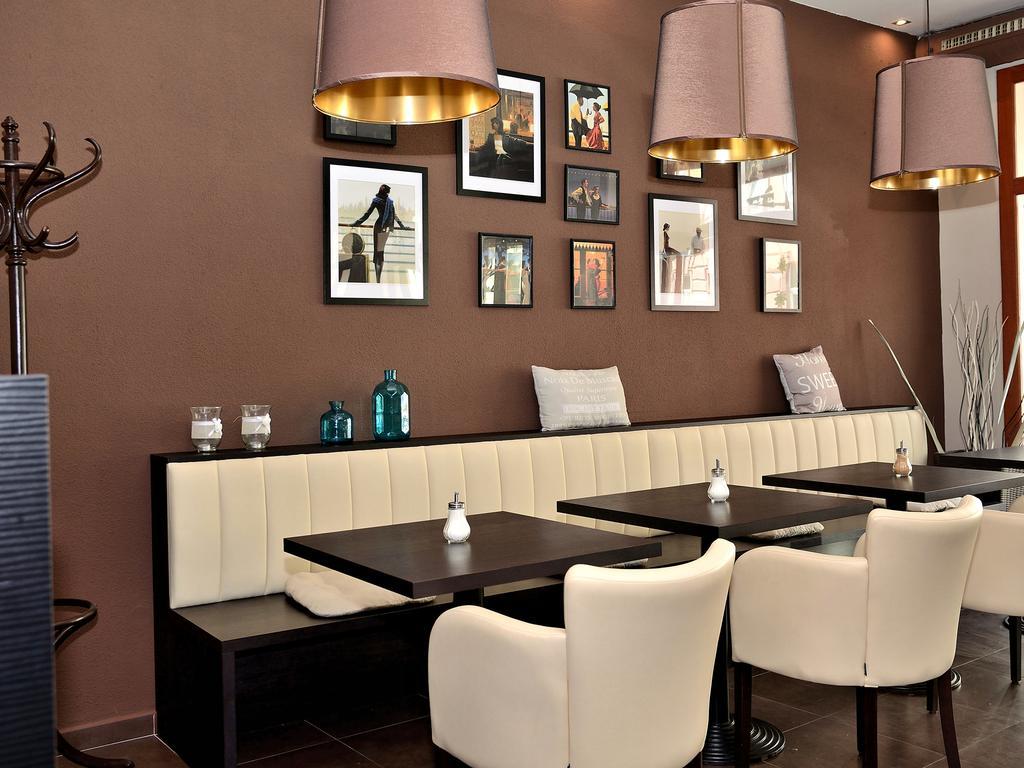 Hotel Atrium Pardubice Kültér fotó