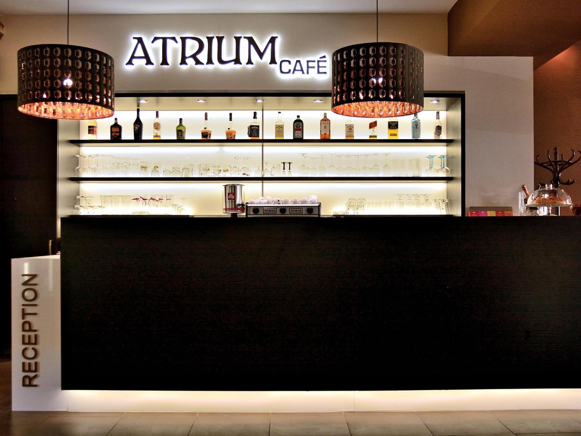 Hotel Atrium Pardubice Kültér fotó